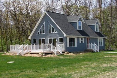 Country exterior home idea in Detroit