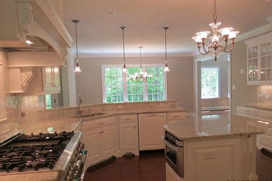 Inspiration for a timeless kitchen remodel in Richmond