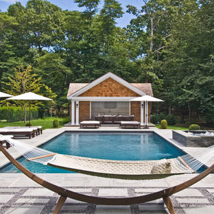 ニューヨークの長方形トラディショナルスタイルのおしゃれなプールの写真