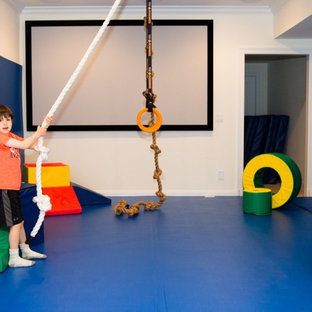 Foto de dormitorio infantil de 4 a 10 años, moderno, de tamaño medio, con paredes blancas y moqueta