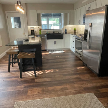 Small Transitional Kitchen Remodel Done in a Two-Tone Color