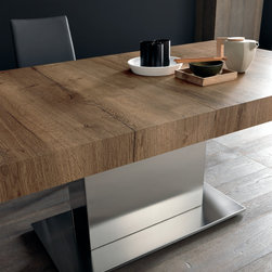 Maximus | closeup - Dining Tables