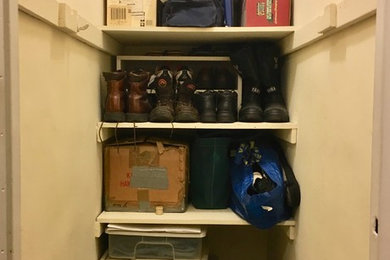 Small Closet Organization and Declutter