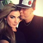 M C's photo