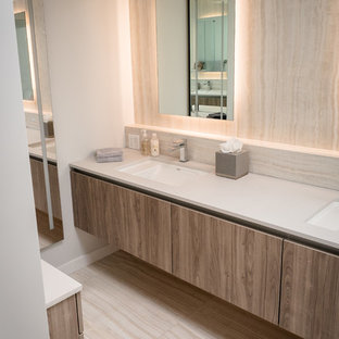 Bäder mit brauner Wandfarbe und Quarzwerkstein-Waschtisch Ideen, Design