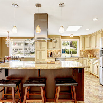 French Country & Traditional Kitchen
