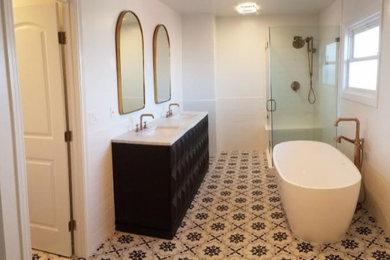 Example of a bathroom design in Los Angeles