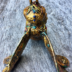 Tracey Keller Luxury Bronze Sculpture - Bee - Sculptures