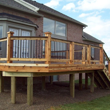 TREX TRANSCENDS VINTAGE LANTERN COLOR with cedar railing system