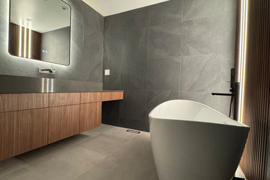 Example of a bathroom design in Toronto