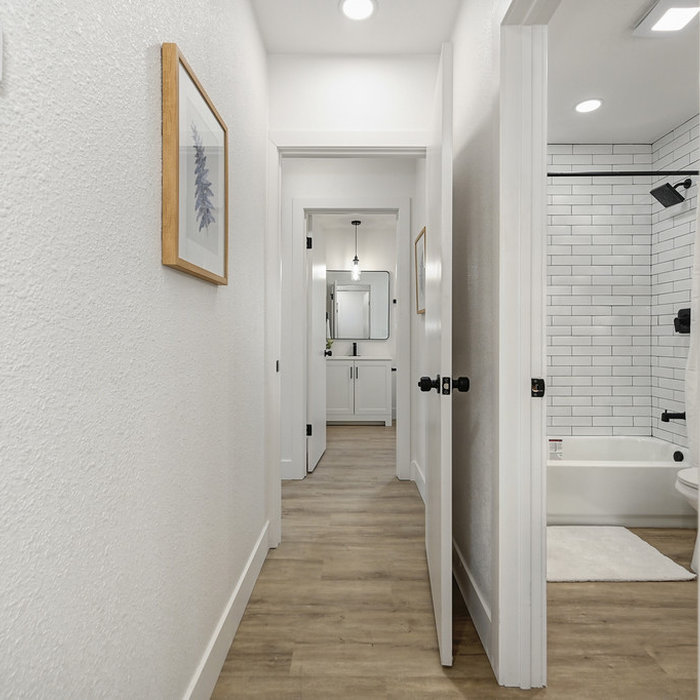 Hallway - traditional hallway idea in Sacramento