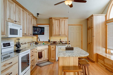 Kitchen photo in Minneapolis