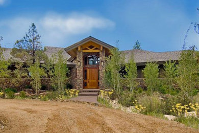 Mountain style house exterior photo in Albuquerque