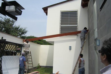 Example of a minimalist home design design in Other