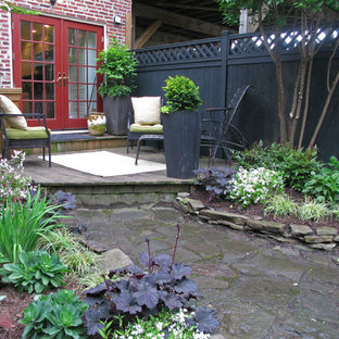 Kleiner, Halbschattiger Eklektischer Garten hinter dem Haus in Philadelphia