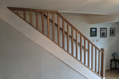 マンチェスターにある北欧スタイルのおしゃれな階段 (木材の手すり) の写真