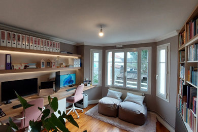 パリにある低価格のトランジショナルスタイルのおしゃれなホームオフィス・書斎 (ライブラリー) の写真