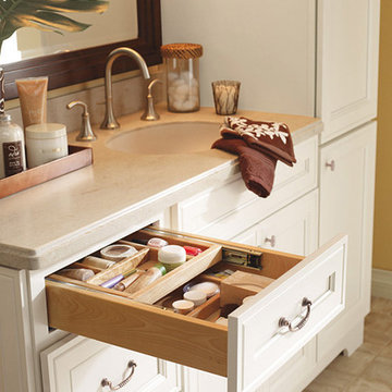 Blakely Maple Pearl Bathroom