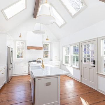Timeless Southern Cottage: Fresh Details Layered Over Historic Roots