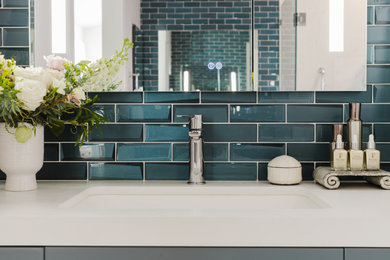 Inspiration for a contemporary bathroom remodel in San Francisco
