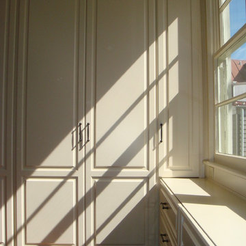 Traditional Shaker Style Walk-In Closet System