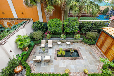 Elegant patio photo in Charleston