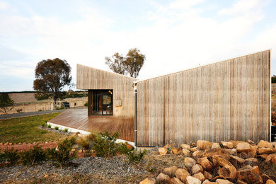Inspiration for a mid-sized modern one-storey grey exterior in Canberra - Queanbeyan with wood siding.
