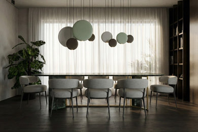 Esempio di una grande sala da pranzo aperta verso il soggiorno design con pareti grigie, parquet scuro, nessun camino, pavimento marrone e boiserie