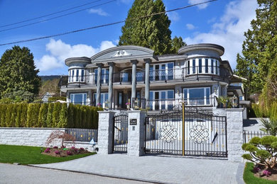 Exterior home idea in Vancouver
