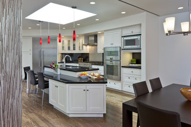 Inspiration for a contemporary dining room remodel in San Francisco