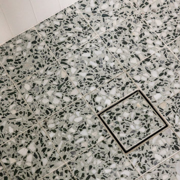 Pasadena - Guest Bathroom