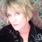 Whitney Dons foto