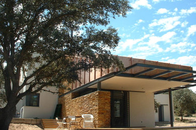 Inspiration for a contemporary exterior home remodel in Madrid