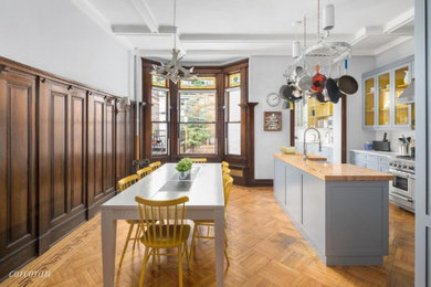 Dining room - dining room idea in New York