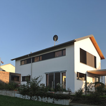 Neues Eigenheim mit Holzelementen
