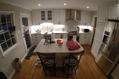 Foto de cocina moderna de tamaño medio con encimera de granito