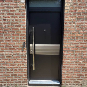 Deux 6078 Black - Modern steel exterior aluminum door