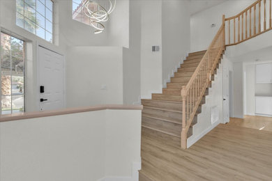 Example of a minimalist entryway design in Las Vegas
