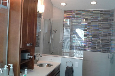 Example of a transitional bathroom design in Orlando