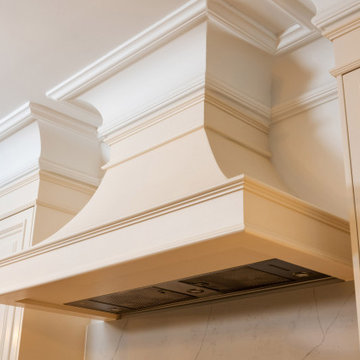 Traditional Lay-On Panelled with Large Mouldings Shaker Kitchen