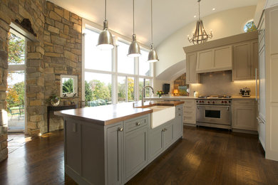 Transitional kitchen photo in New York