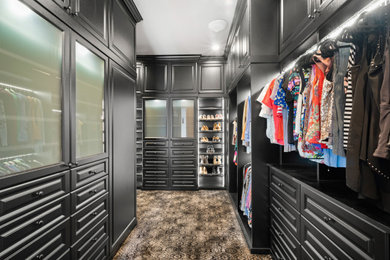 Design ideas for a traditional storage and wardrobe in Tampa.