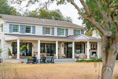 Inspiration for a cottage home design remodel in Charleston