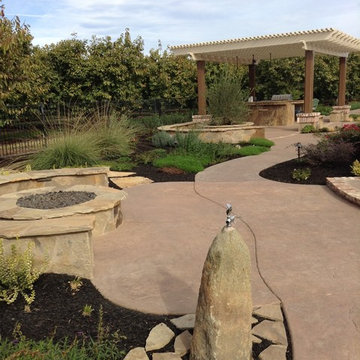 Lodi perimeter overflow pool