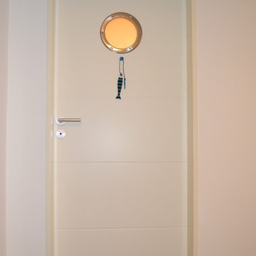 Flachdachhaus im Bauhausstil mit intergrierter Großraum-Garage