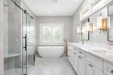Inspiration for a modern bathroom remodel in New York