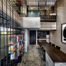 Houzz Tour: Grid Lines Dominate this Art-Filled Loft Apartment