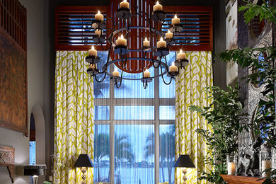 Example of a classic living room design in Miami