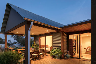 Inspiration for a mid-sized contemporary deck in Wollongong.