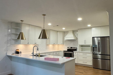 Example of a classic kitchen design in Dallas